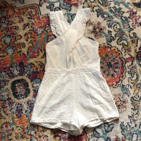 White cross front lace romper - Picture 1 of 5